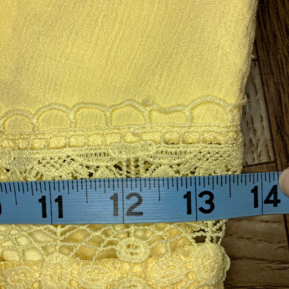 Yellow maxi dress with lace detail - Picture 7 of 7